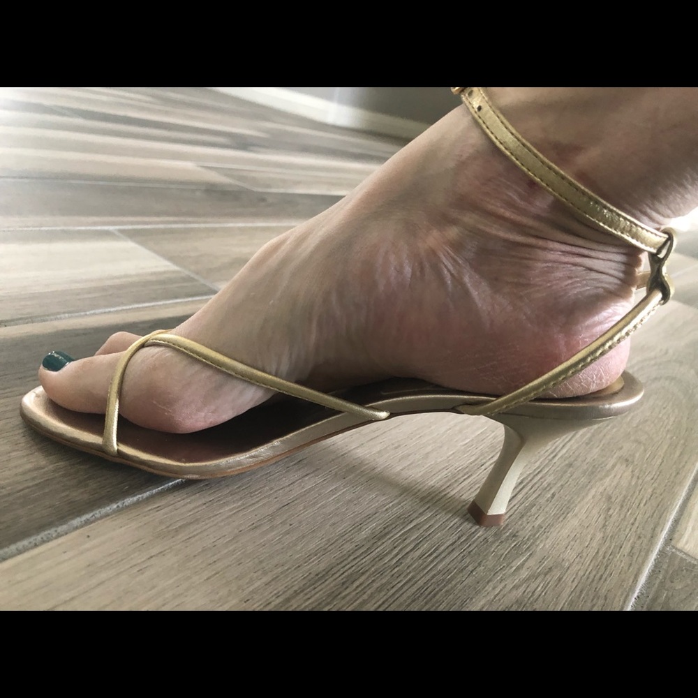 Gianni Bini gold dress heal size 6.5